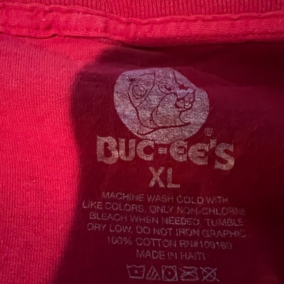 Buc-ee’s Christmas T-shirt - Picture 3 of 3